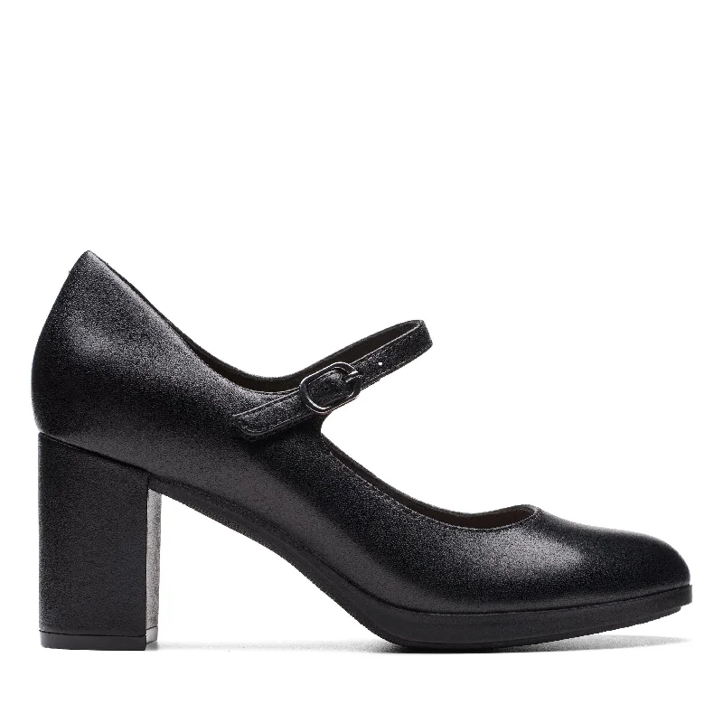 Women's Embroidered Floral Pattern Loafers in Beige for a Spring - Inspired Outfit Clarks Bayla Nora in Black Leather Women's Embroidered Floral Pattern Loafers in Beige for a Spring - Inspired Outfit Clarks Bayla Nora in Black Leather