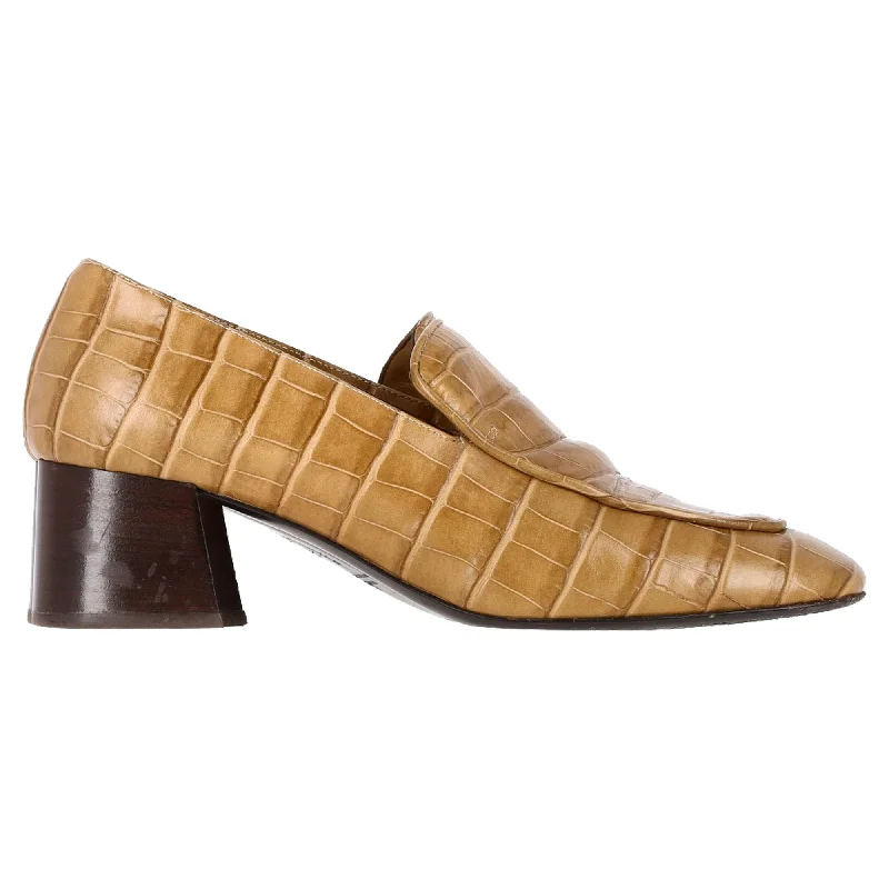Women's Embroidered Floral Pattern Loafers in Beige for a Spring - Inspired Outfit Totême Crocodile-Embossed Loafer Pumps in Brown Cowhide Leather Women's Embroidered Floral Pattern Loafers in Beige for a Spring - Inspired Outfit Totême Crocodile-Embossed Loafer Pumps in Brown Cowhide Leather