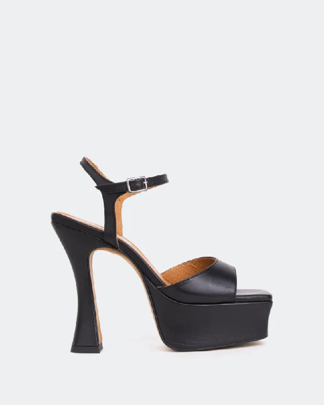 Women's Sandals with a Wedge Heel and a Tassel Detail in Orange for a Trendy LookBetsey Black Leather/Cuir Noir
