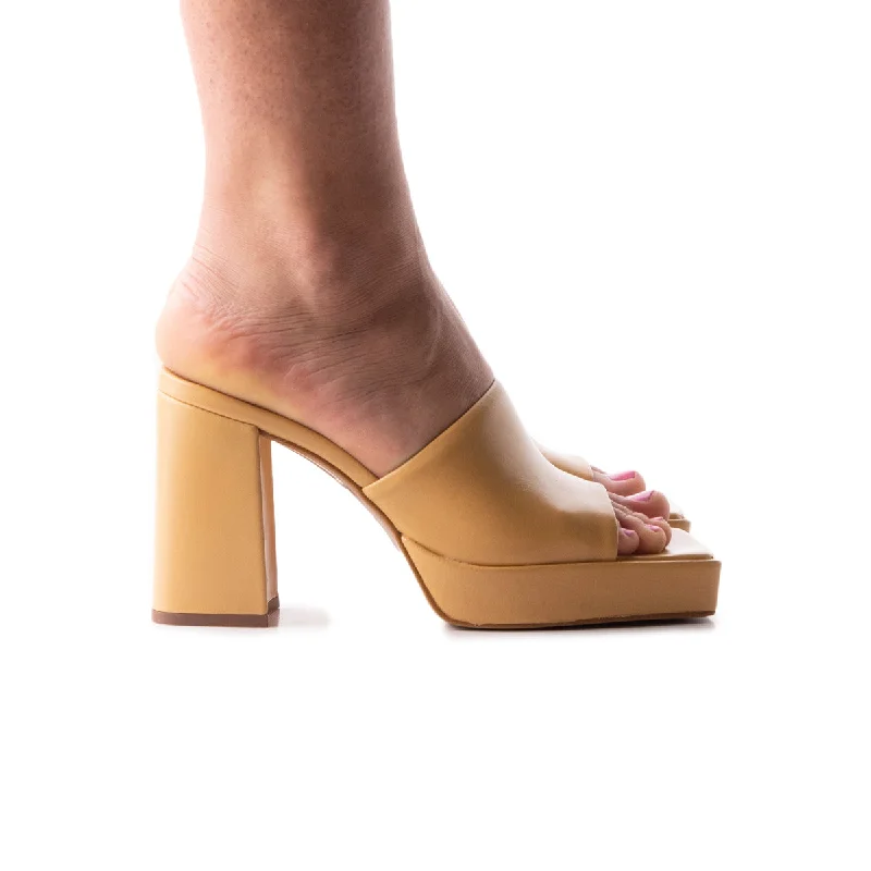 Women's Strappy Gladiator Sandals with Buckle Closures in Tan for a Boho LookDurango Camel Leather