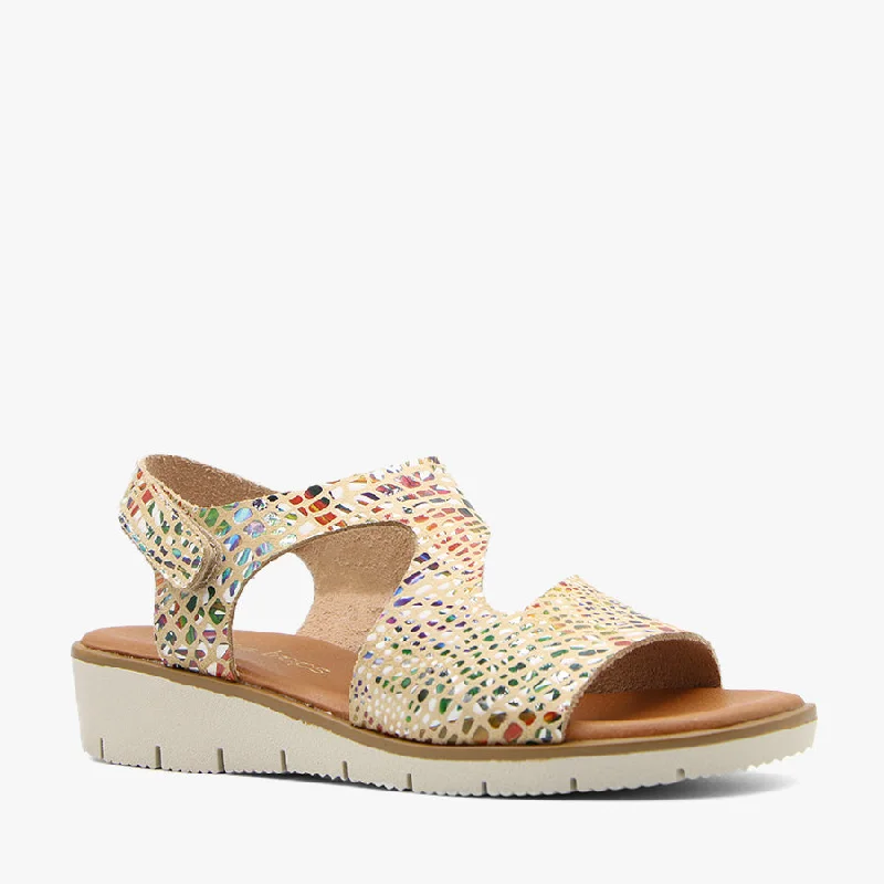 Women's Sandals with a Wedge Heel and a Tassel Detail in Orange for a Trendy LookJENGA NATURAL