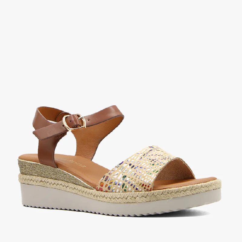 Women's Strappy Gladiator Sandals with Buckle Closures in Tan for a Boho LookLANDY BROWN