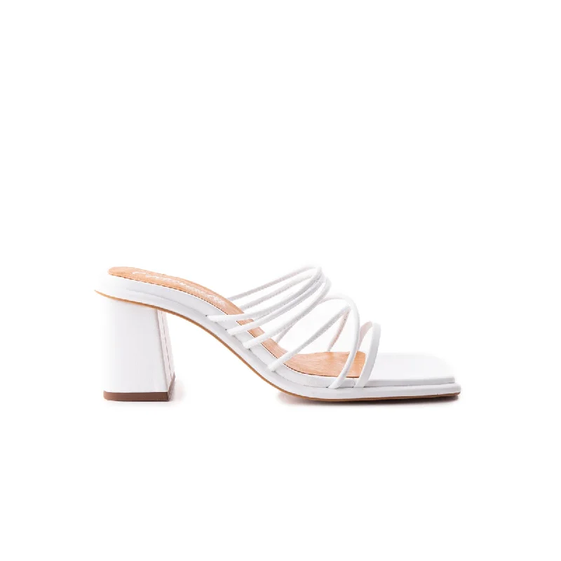 Women's Thong Sandals with a Beaded Design in Multicolor for a Beachy AestheticLarisa White Leather