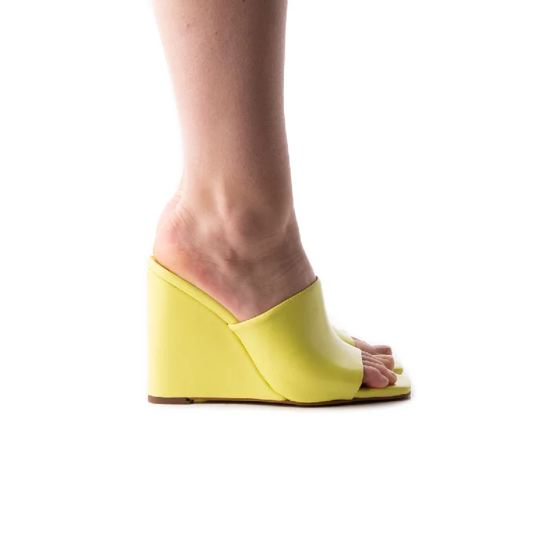 Lightweight Women's Mesh - Paneled Sandals in Yellow for BreathabilityMinerva Yellow Leather