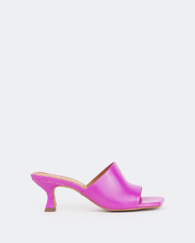 Elastic - Strap Women's Sandals with a Padded Toe in Teal for Easy On - and - OffNeptune Purple Leather/Cuir Violet