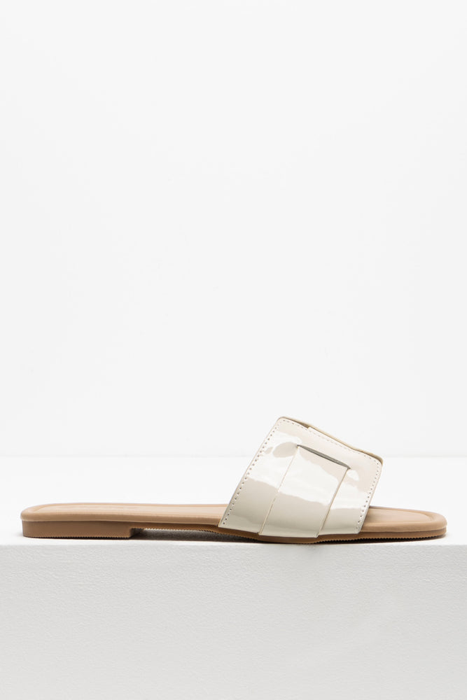 Women's Flat Slide Sandals with a Memory Foam Insole in White for All - Day ComfortTextured Mule Sandal Cream