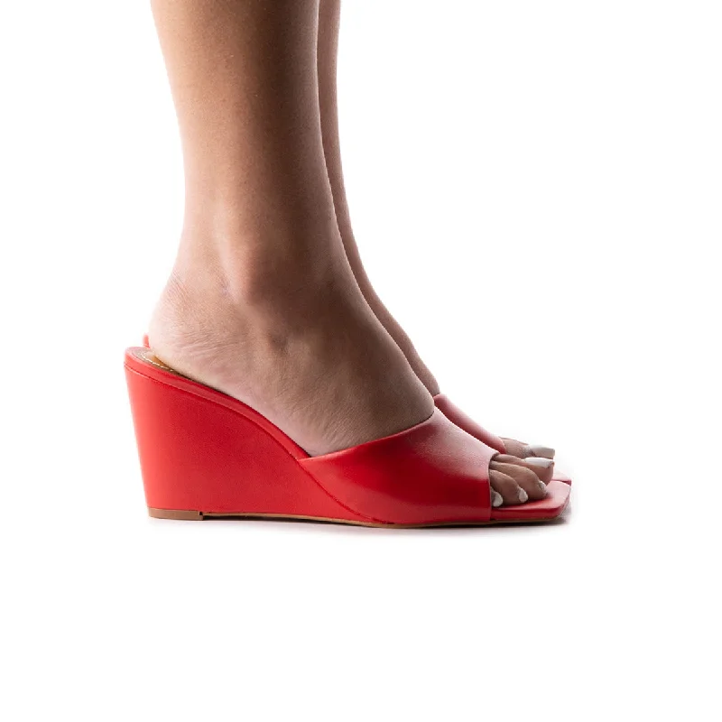 Shock - Absorbing Women's Sandals with a Soft Insole in Black for Active LifestylesToscana Red Leather