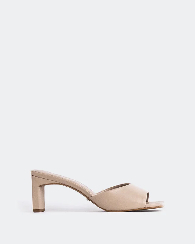Women's Sandals with a Wedge Heel and a Tassel Detail in Orange for a Trendy LookVisalia Nude Leather