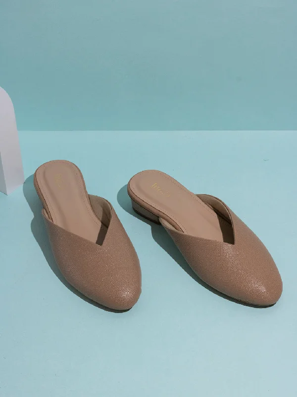Women's Sandals with a Glitter - Coated Strap in Gold for a Sparkly Summer OutfitWomens Beige Solid Pointed Toe Casual Block Heel Mule Sandals