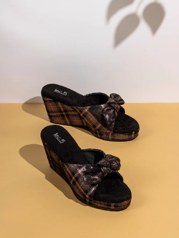Women's Sandals with a Wedge Heel and a Tassel Detail in Orange for a Trendy LookWomens Black Printed Cross Strap Party Wear Wedge Heel Sandals