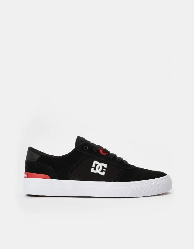 Women's Skateboarding Shoes with Reflective Details in Silver for Night SkatingDC Teknic S Skate Shoes - Black/White Women's Skateboarding Shoes with Reflective Details in Silver for Night SkatingDC Teknic S Skate Shoes - Black/White