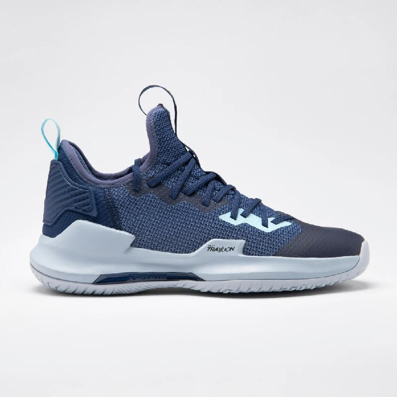 Women's basketball shoes with a flexible outsole for quick movementsMen's/Women's Low-Rise Basketball Shoes Fast 500 Women's basketball shoes with a flexible outsole for quick movementsMen's/Women's Low-Rise Basketball Shoes Fast 500