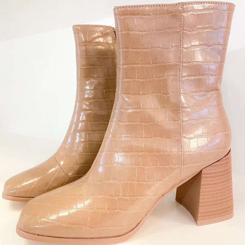 women's booties with Chelsea styleAnna Textured Bootie