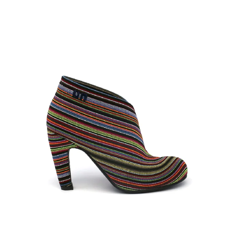 women's booties with Chelsea styleFold Hi
