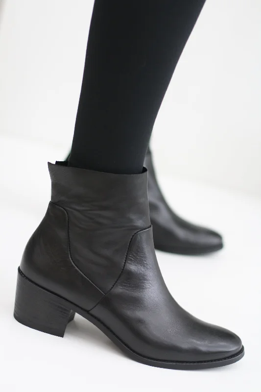 women's ankle boots with bucklesPAUL GREEN 9025 BLACK LEATHER BOOT