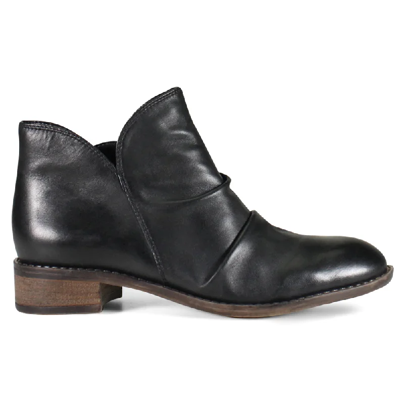 women's leather ankle bootsRose Mera Round Toe Pull On Booties