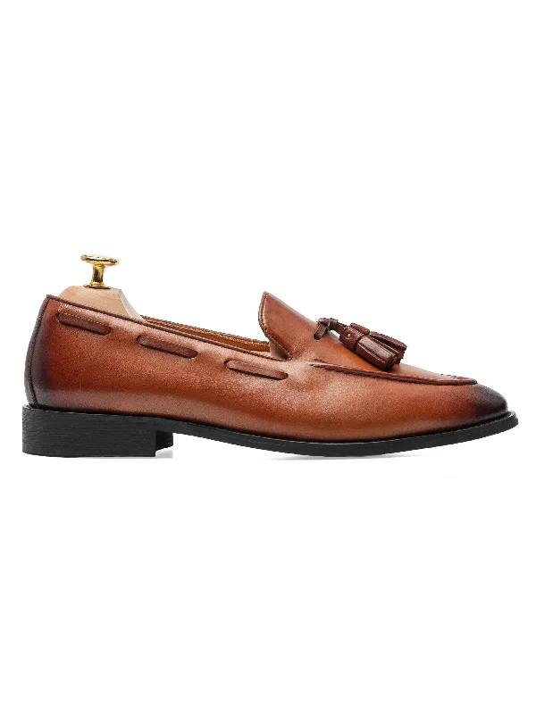 Men's oxford - style fashion & dress shoes with a wingtip design for a classic touchTassel Loafer - Cognac Tan (Hand Painted Patina) Men's oxford - style fashion & dress shoes with a wingtip design for a classic touchTassel Loafer - Cognac Tan (Hand Painted Patina)